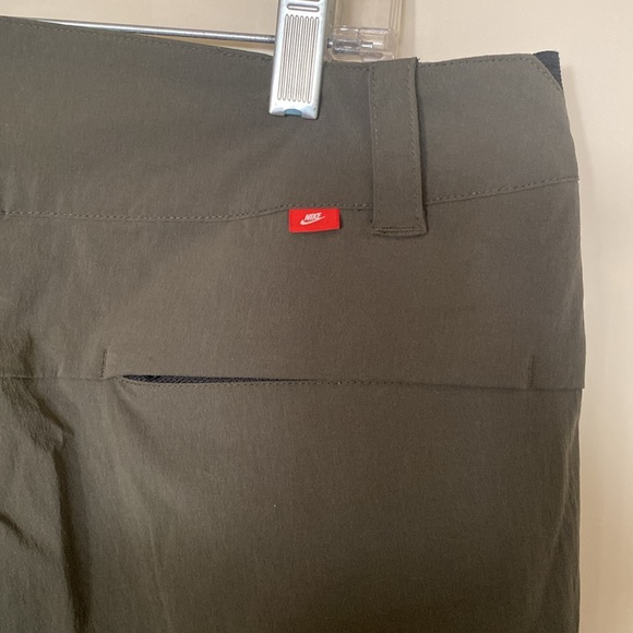 Nike menswear multi functional short pants. Lightweight, khaki and cool wear. - Picture 7 of 12